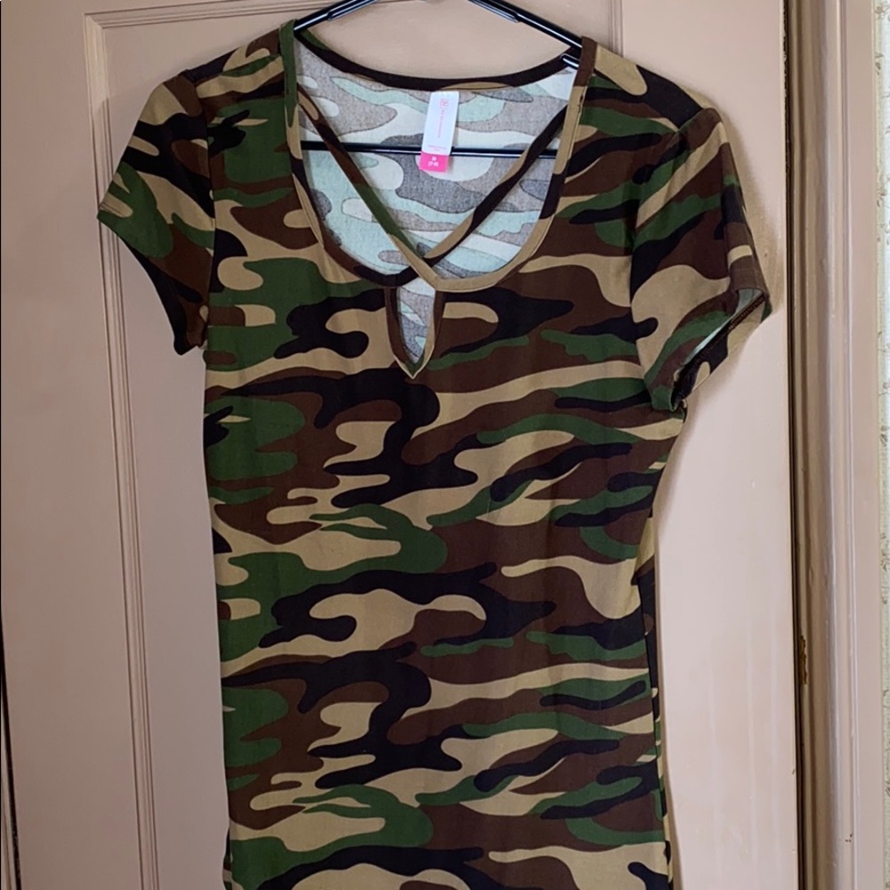 Camo stretch shirt MAKE AN OFFER❗️